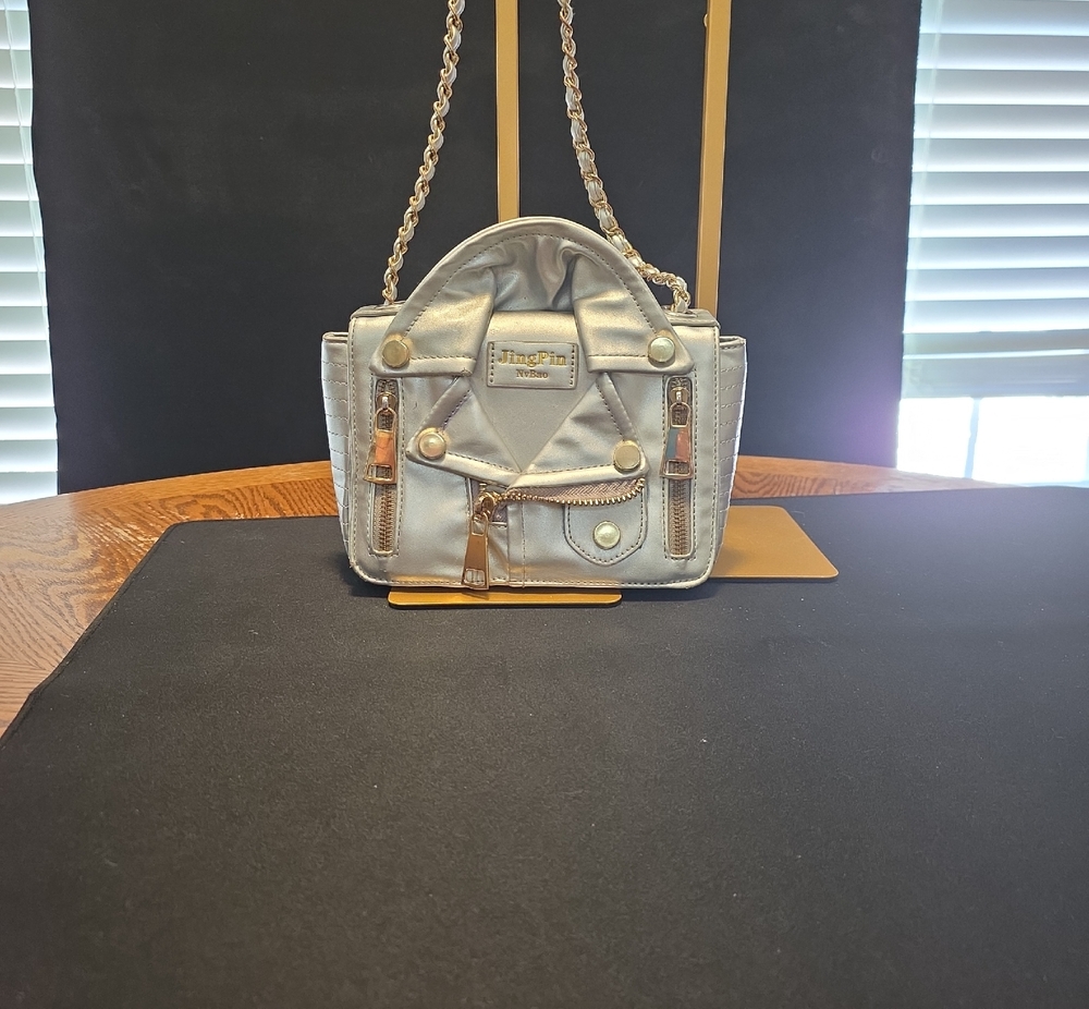 JingPin Metallic Silver Crossbody Bag with Chain Strap